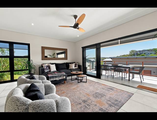 3 BEDROOM TOWNHOUSE FOR SALE IN PALM LAKES ESTATE